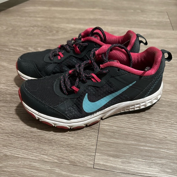 Nike Trailblazer Running Shoes - Picture 1 of 6
